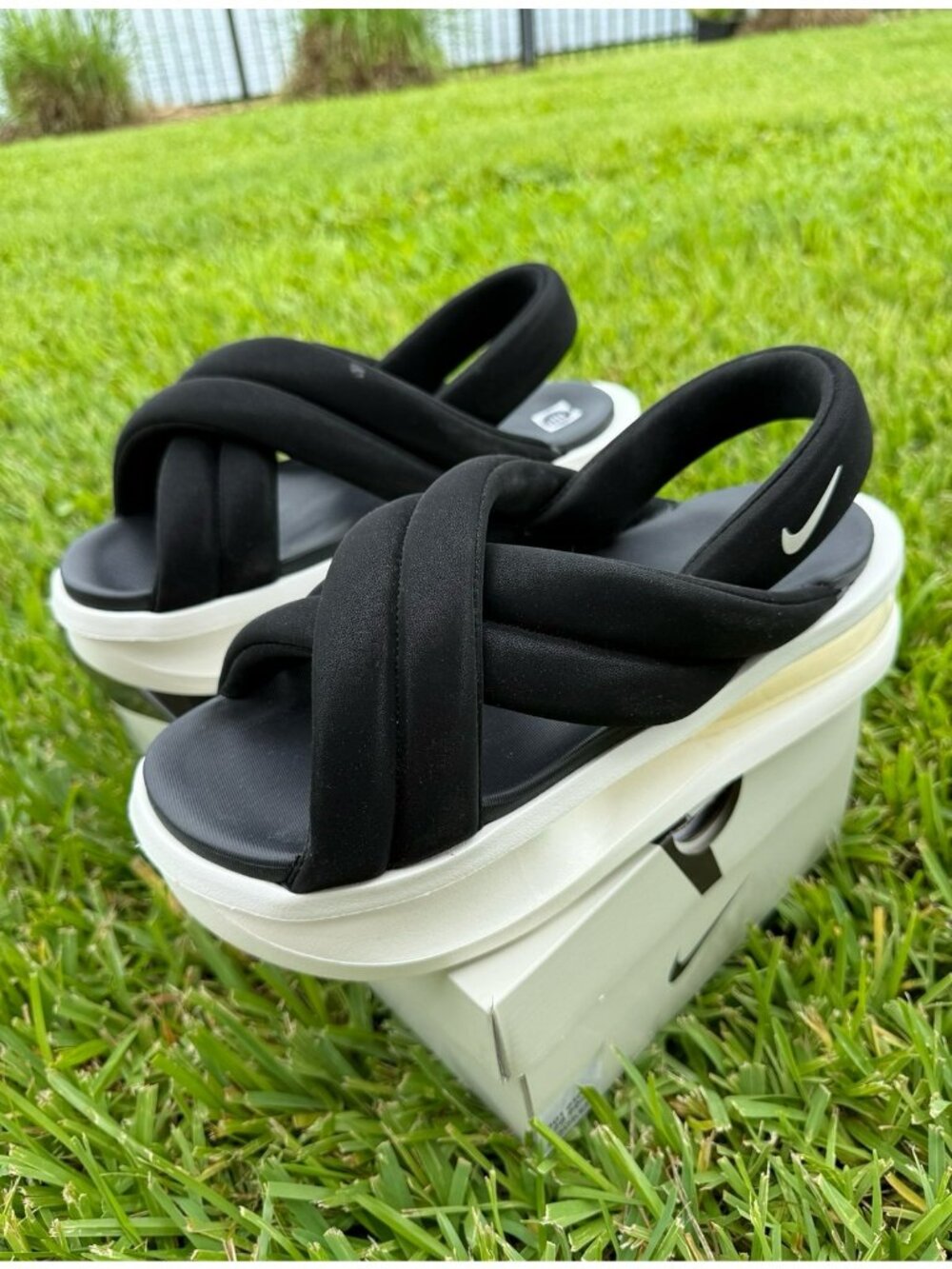 10 WOMEN'S NIKE AIR MAX ISLA SANDAL BLACK WHITE FJ5929-002 SANDALS